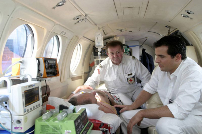 DRK - Flugdienst München: ärztliche Betreuung eines Kranken im Flugzeug- 2007